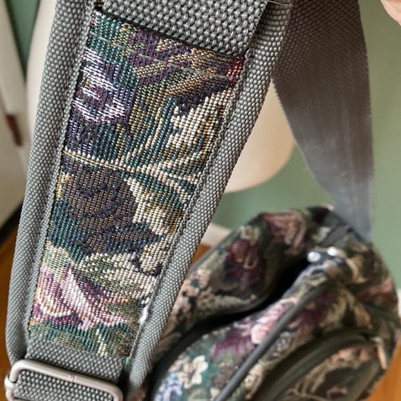 New under the seat tapestry floral carry on  bag - Picture 12 of 12